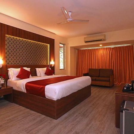 Hotel Shantidoot, Dadar Malad Bagian luar foto