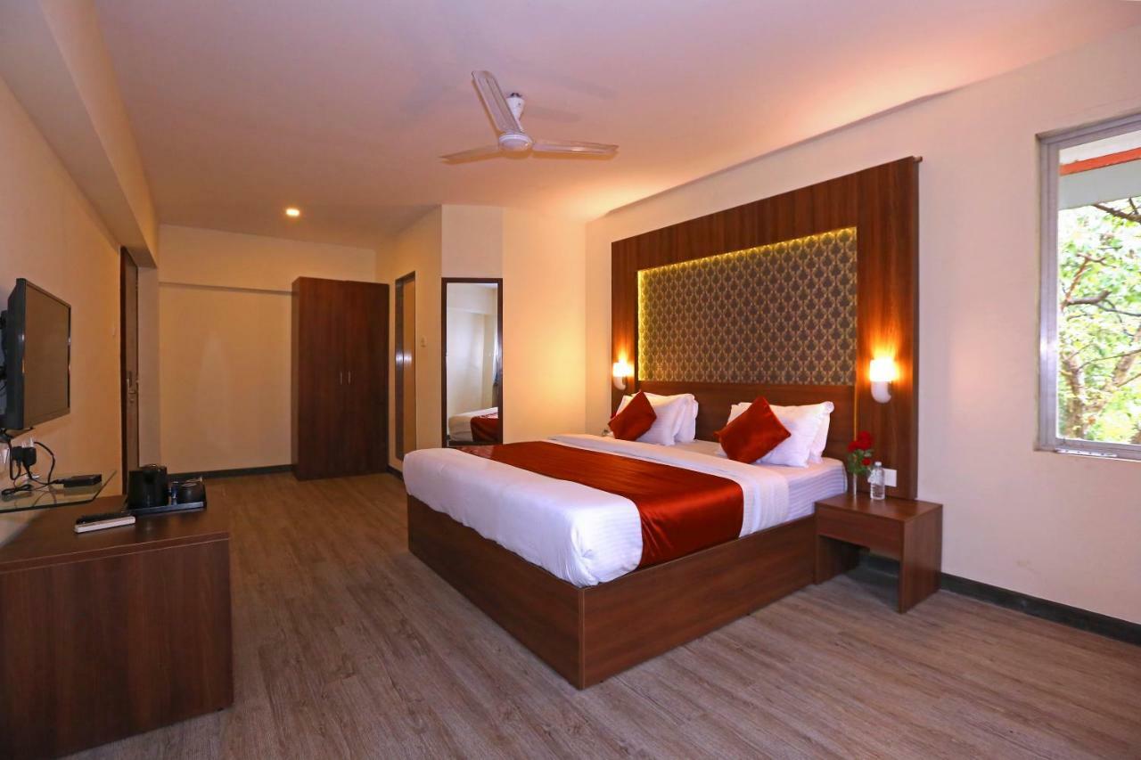 Hotel Shantidoot, Dadar Malad Bagian luar foto