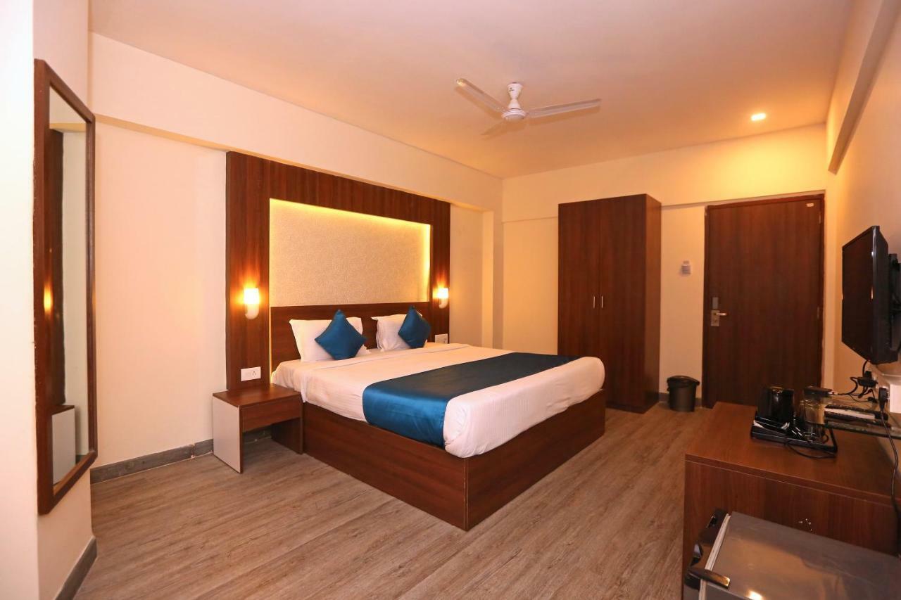 Hotel Shantidoot, Dadar Malad Bagian luar foto