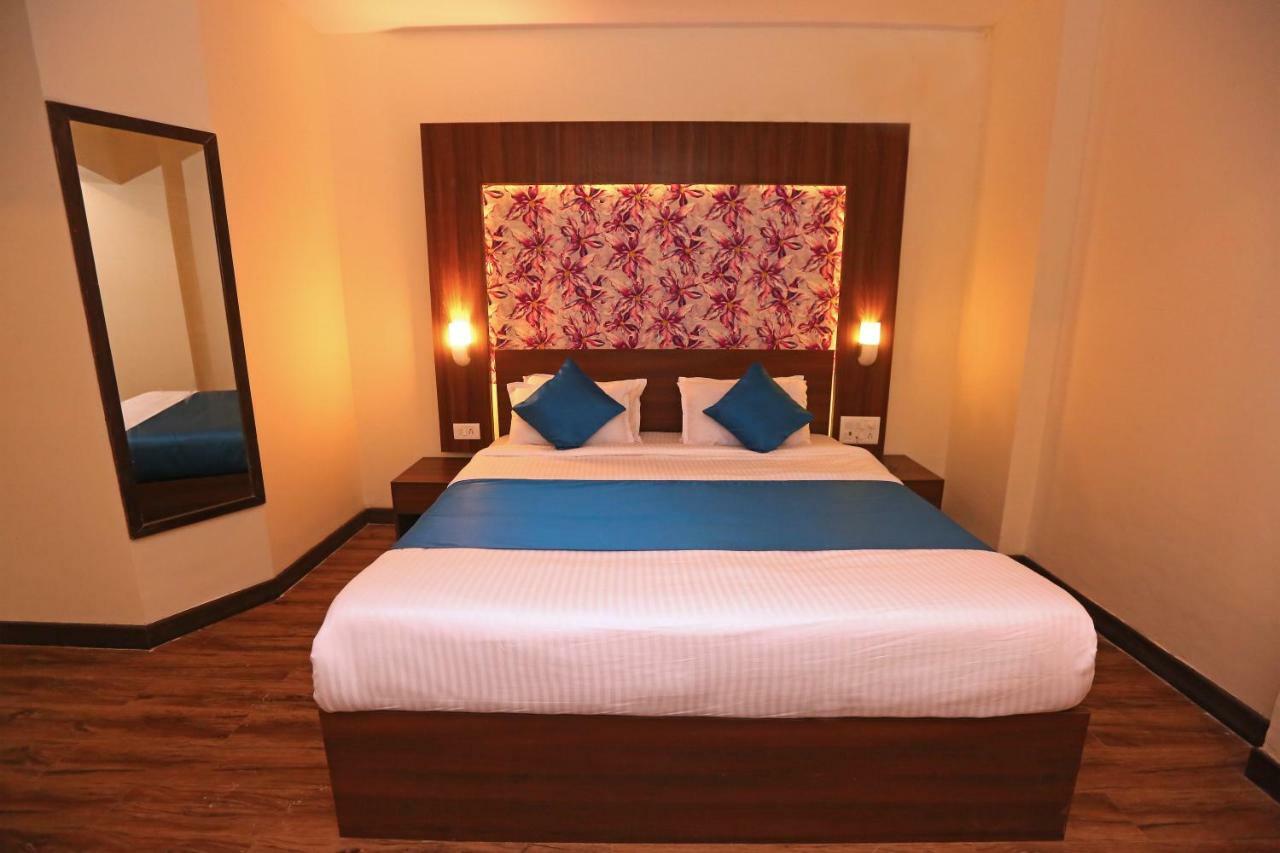 Hotel Shantidoot, Dadar Malad Bagian luar foto