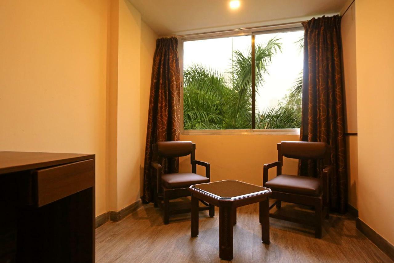 Hotel Shantidoot, Dadar Malad Bagian luar foto
