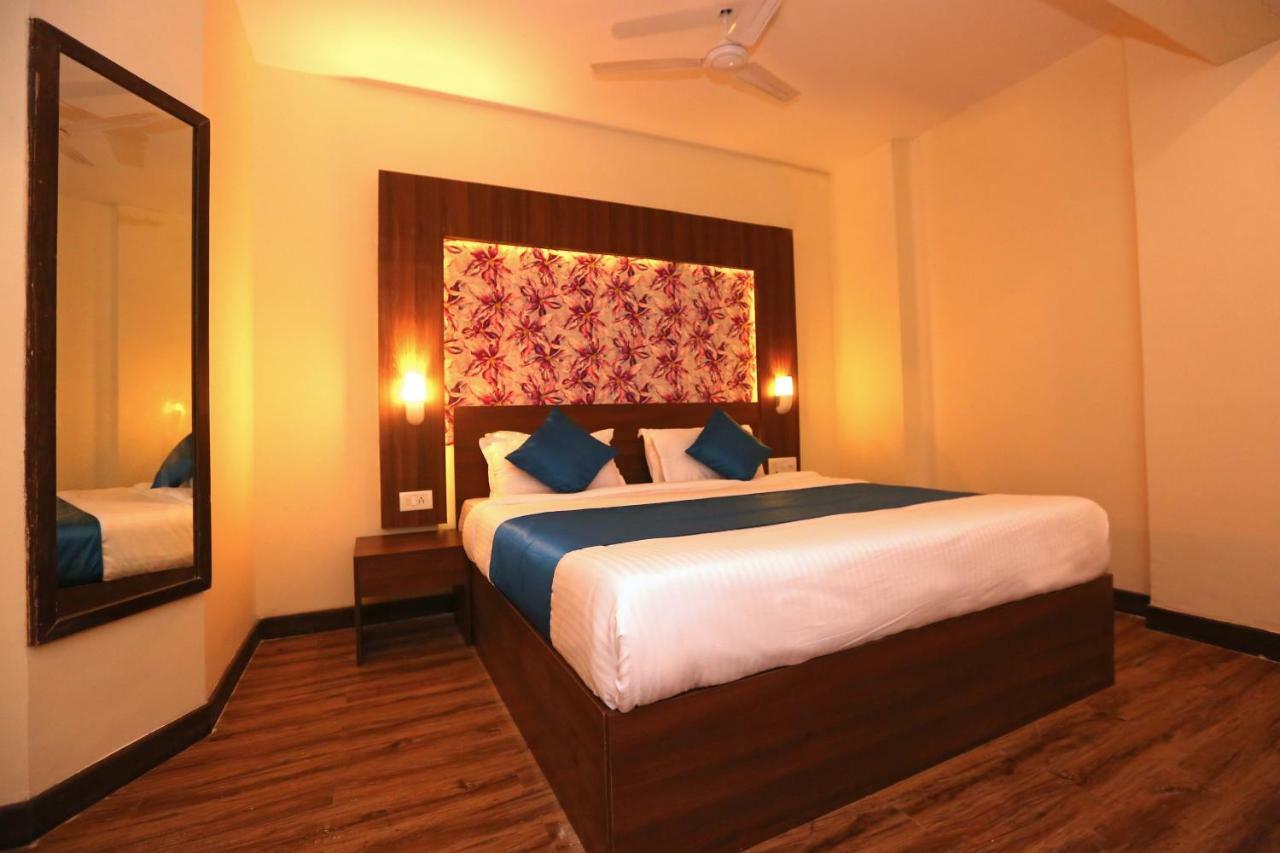 Hotel Shantidoot, Dadar Malad Bagian luar foto